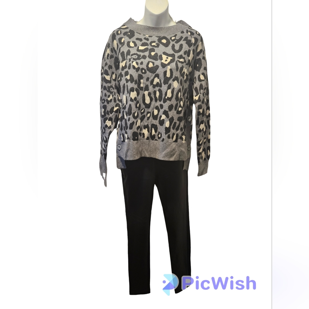 NWT Stella & Dot Leopard Print Sweater. Medium.